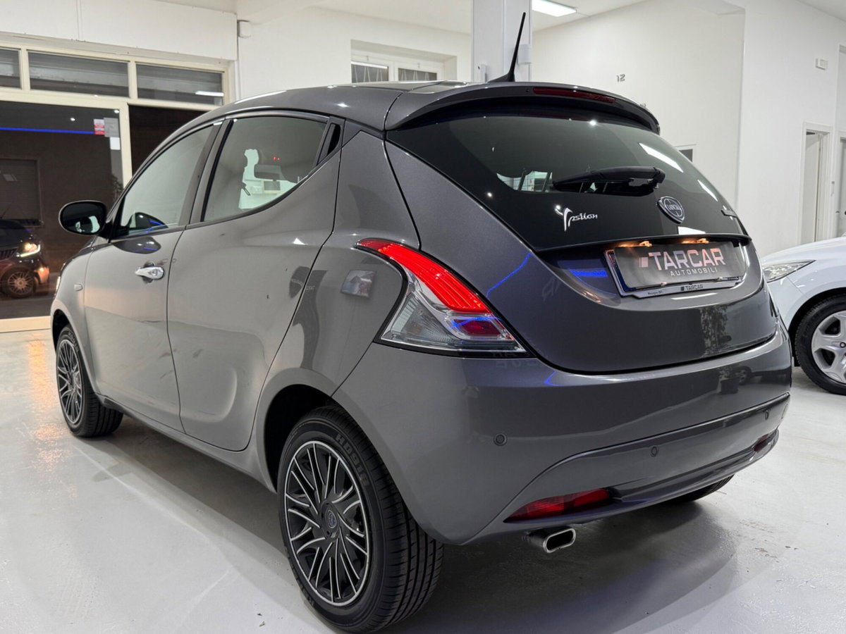 Lancia Ypsilon 1.0 FireFly 5 porte S&S Hybrid Ecochic Gold (7)