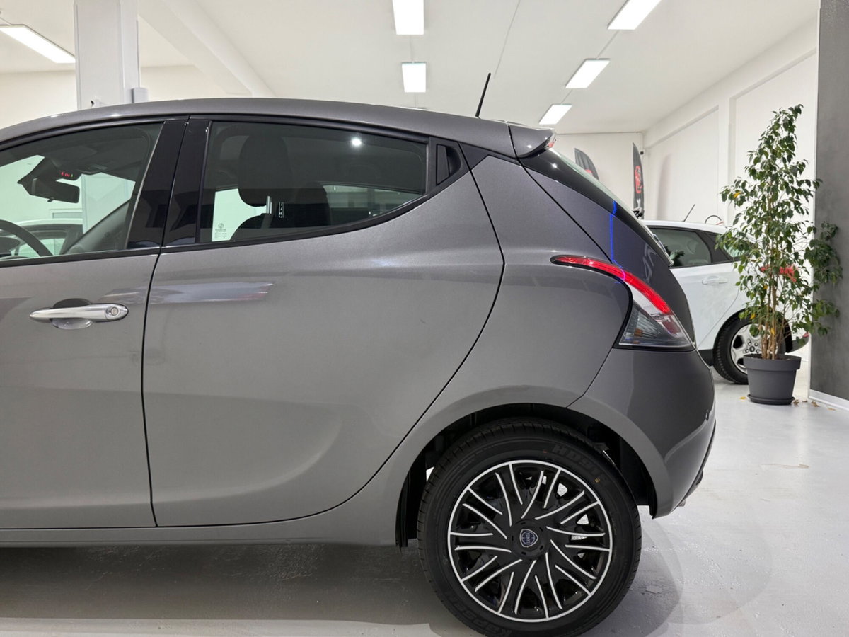 Lancia Ypsilon 1.0 FireFly 5 porte S&S Hybrid Ecochic Gold (8)