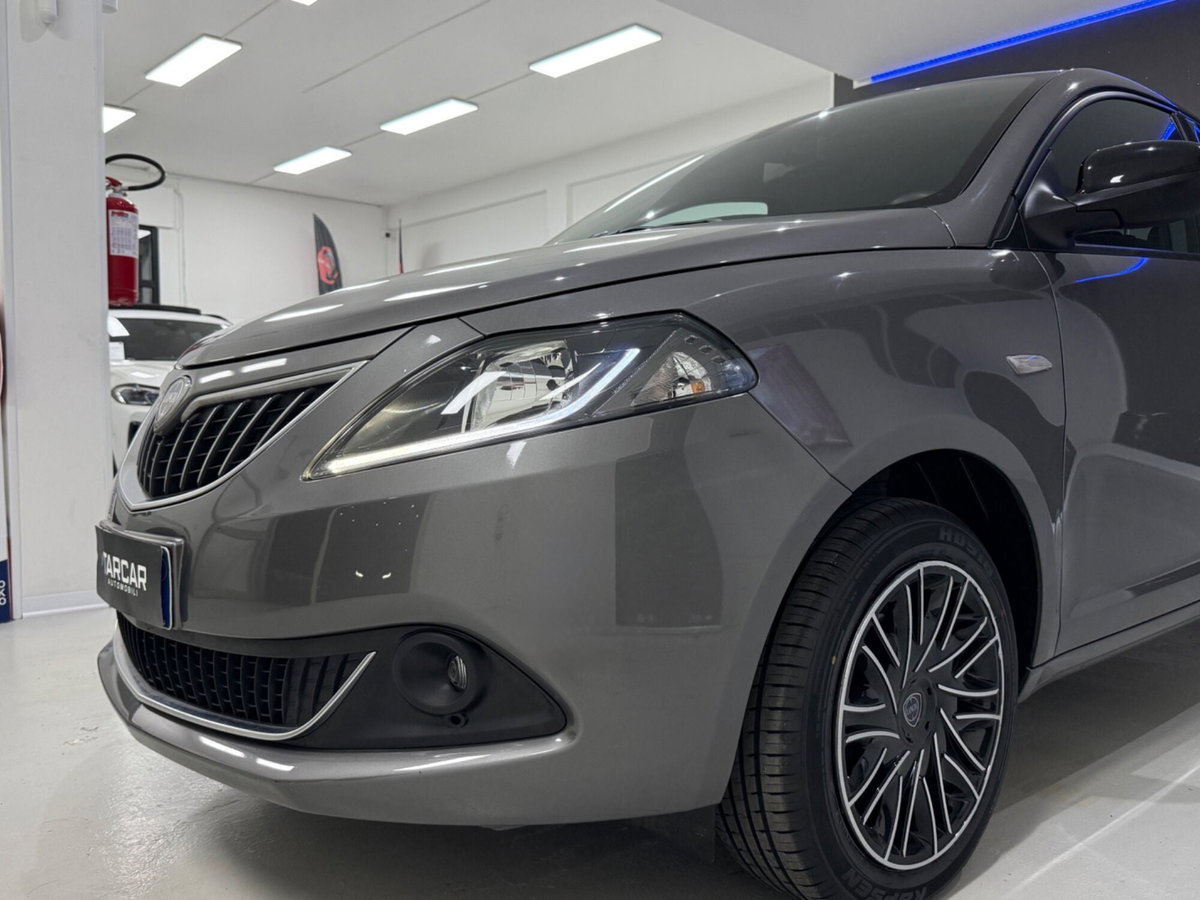 Lancia Ypsilon 1.0 FireFly 5 porte S&S Hybrid Ecochic Gold (9)