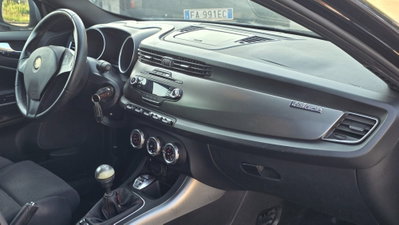 Alfa Romeo Giulietta 1.6 JTDm-2 Exclusive (11)