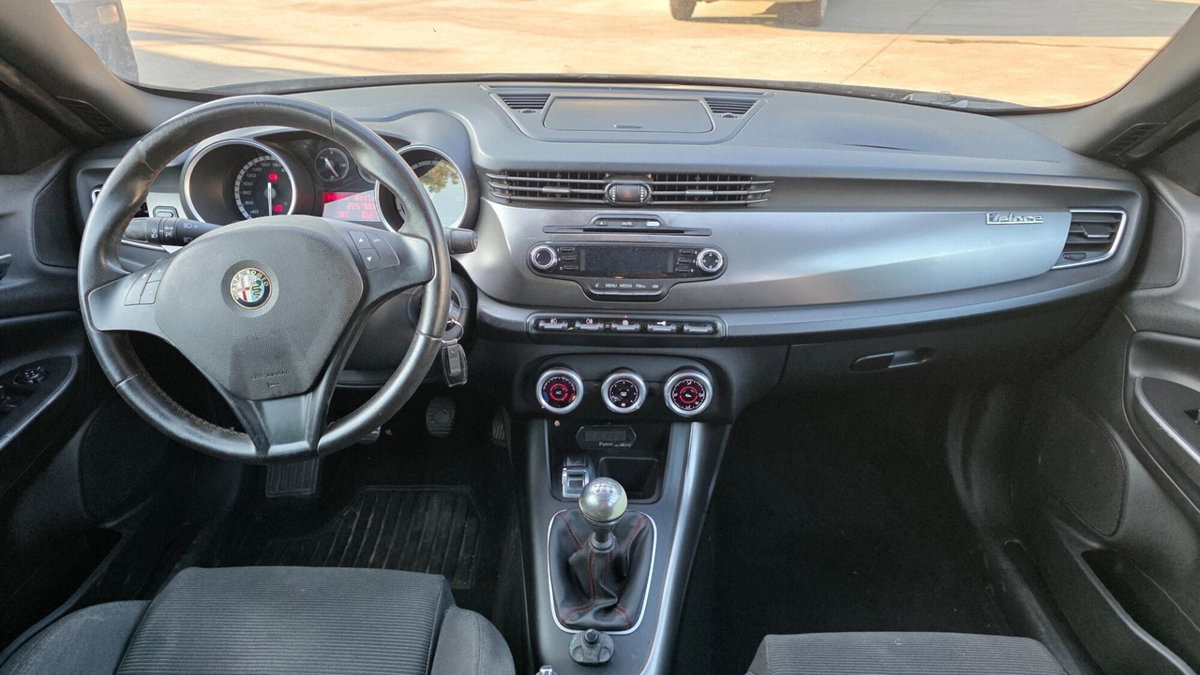 Alfa Romeo Giulietta 1.6 JTDm-2 Exclusive (13)