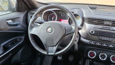 Alfa Romeo Giulietta 1.6 JTDm-2 Exclusive (14)