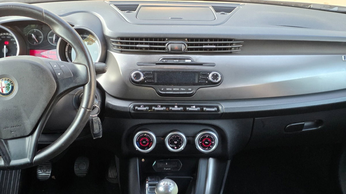 Alfa Romeo Giulietta 1.6 JTDm-2 Exclusive (15)