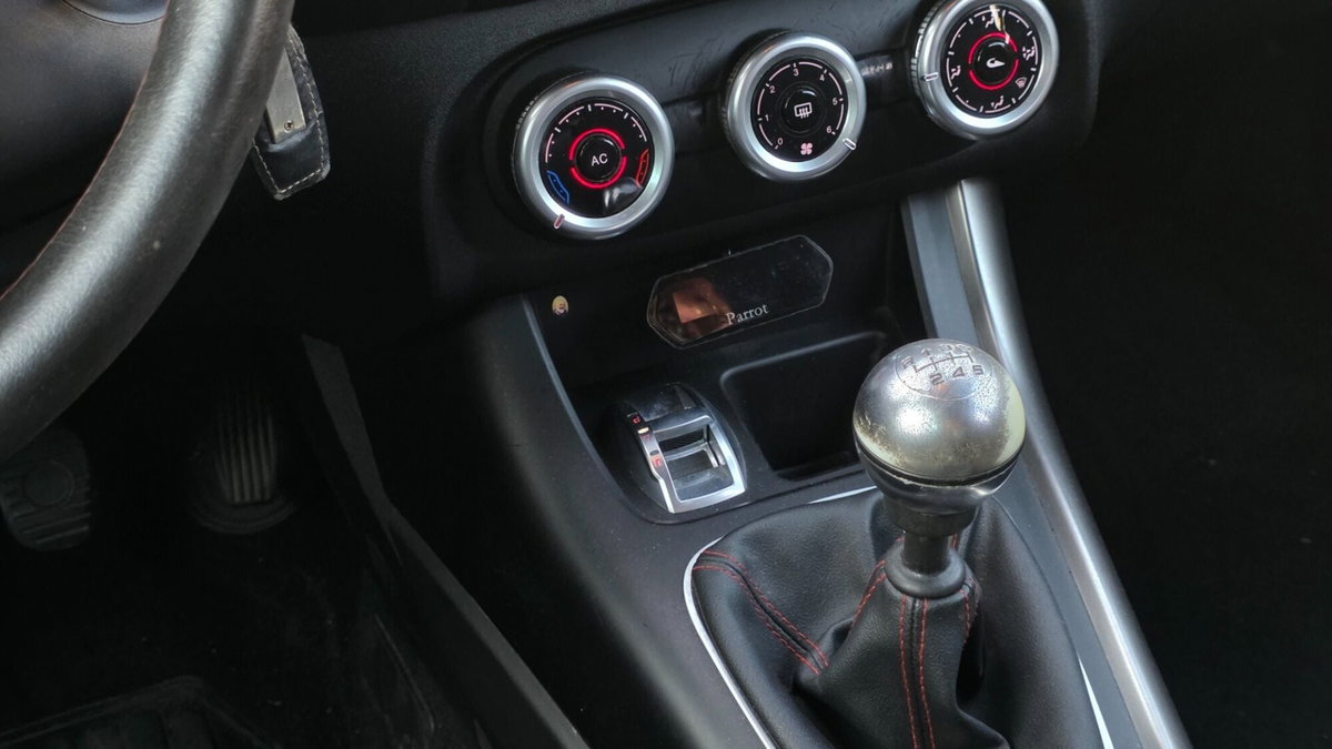 Alfa Romeo Giulietta 1.6 JTDm-2 Exclusive (16)