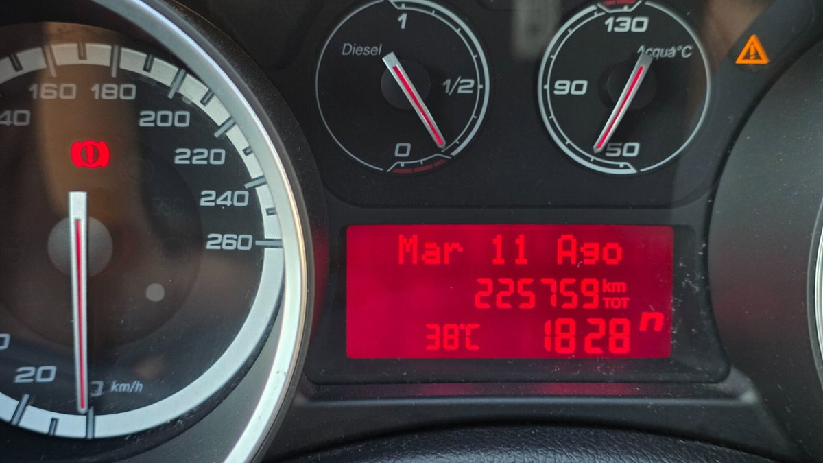 Alfa Romeo Giulietta 1.6 JTDm-2 Exclusive (17)
