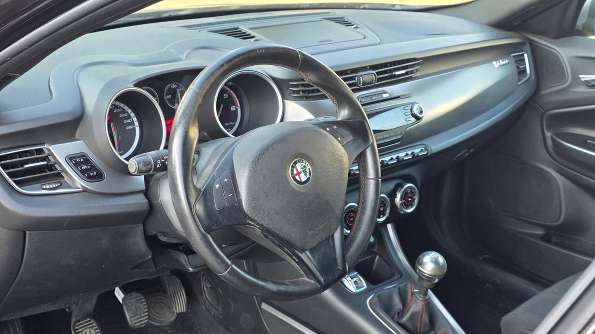 Alfa Romeo Giulietta 1.6 JTDm-2 Exclusive (8)