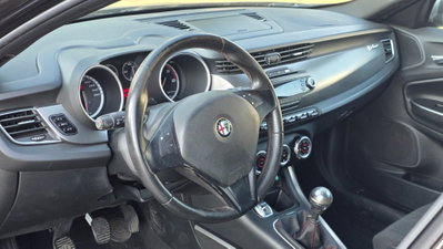 Alfa Romeo Giulietta 1.6 JTDm-2 Exclusive (8)