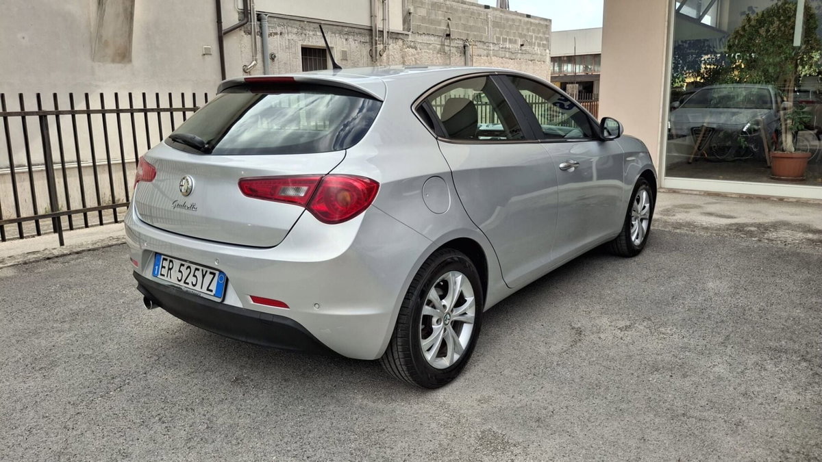 Alfa Romeo Giulietta 1.6 JTDm-2 Progression c/CL (4)