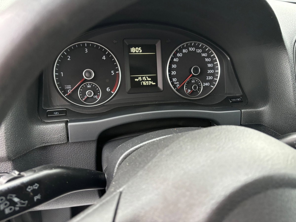 Volkswagen Golf 1.6 TDI DPF 5p. Highline (14)
