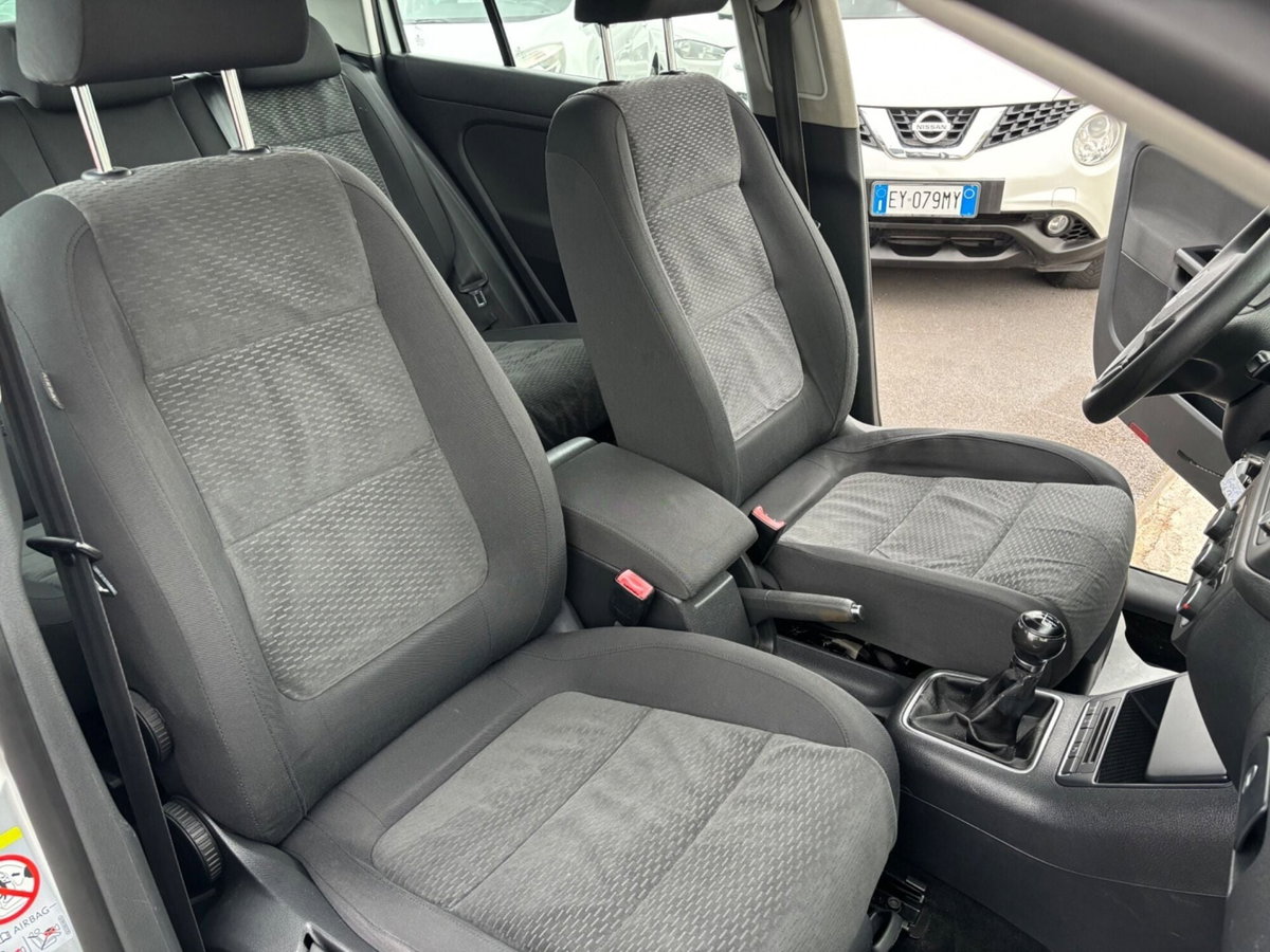 Volkswagen Golf 1.6 TDI DPF 5p. Highline (16)