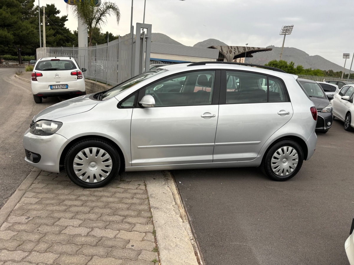 Volkswagen Golf 1.6 TDI DPF 5p. Highline (2)