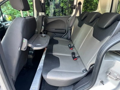 Ford Tourneo Courier 1.5 TDCI 75 CV Titanium (11)