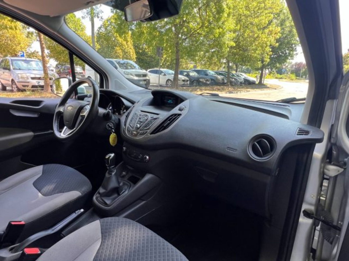Ford Tourneo Courier 1.5 TDCI 75 CV Titanium (13)