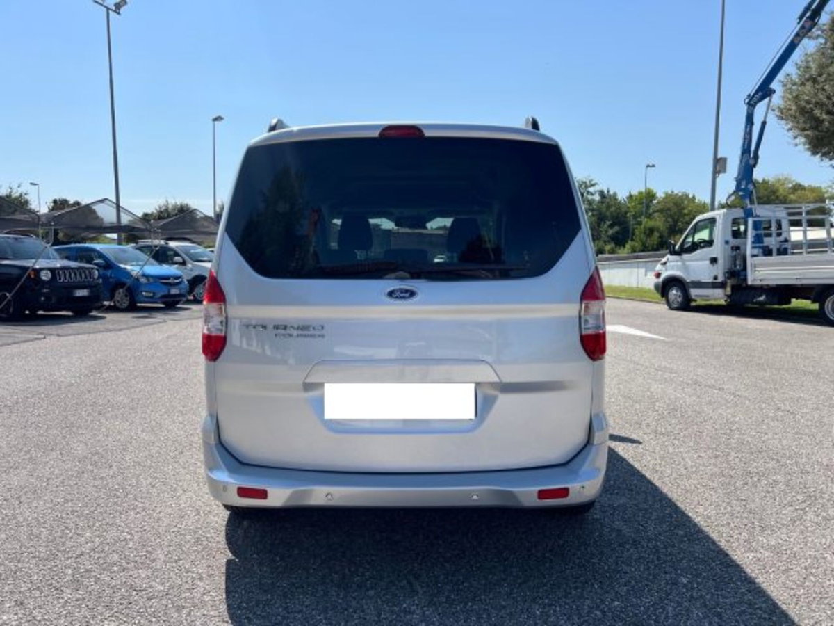 Ford Tourneo Courier 1.5 TDCI 75 CV Titanium (6)