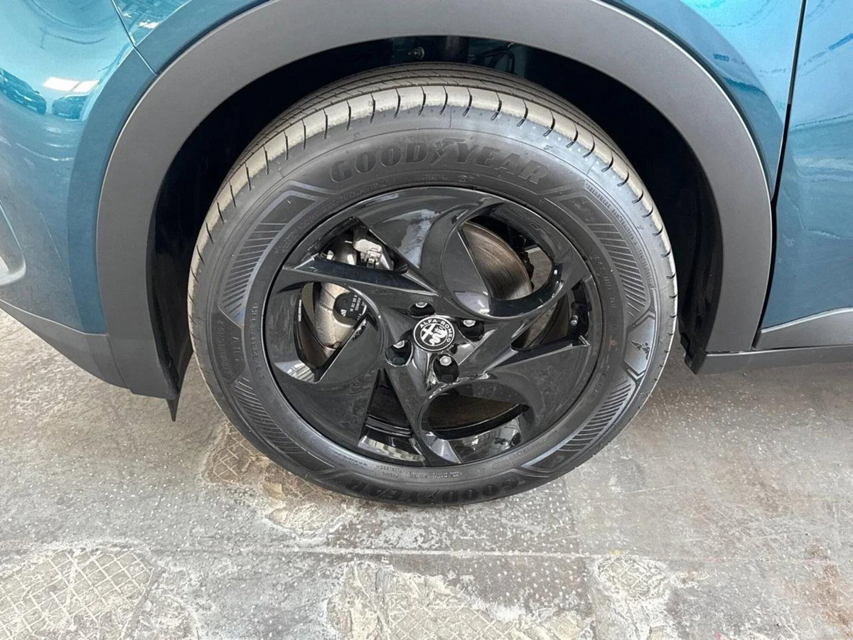 Alfa Romeo Junior 1.2 ibrida 145cv edct6 (13)