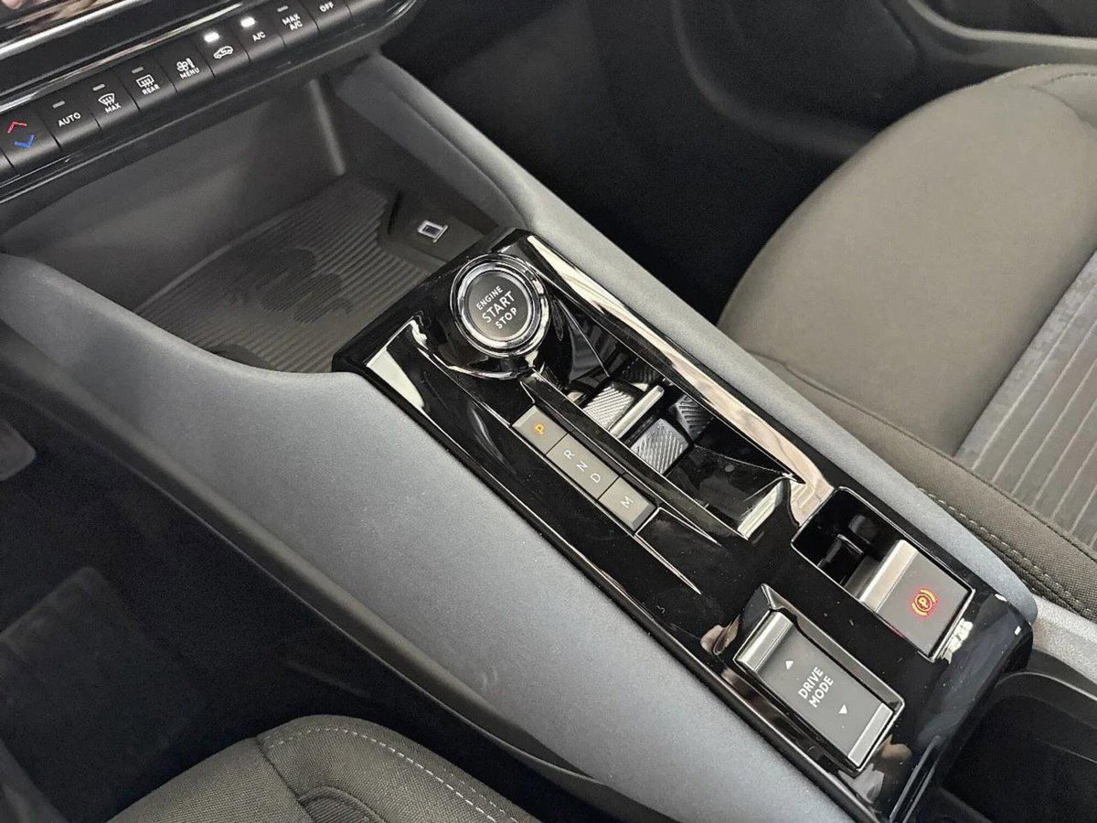 Alfa Romeo Junior 1.2 ibrida 145cv edct6 (14)