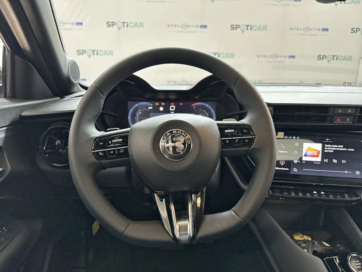 Alfa Romeo Junior 1.2 ibrida 145cv edct6 (9)