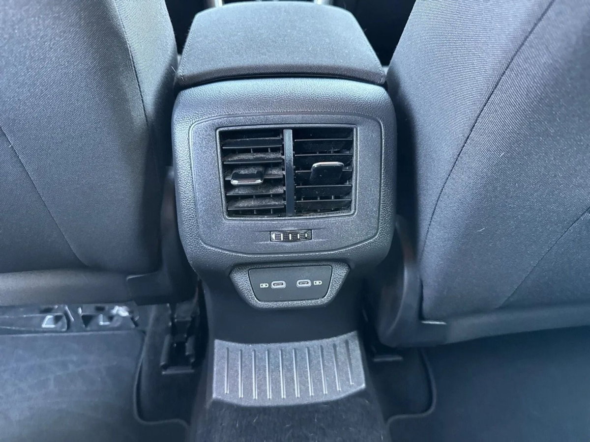 Volkswagen T-Roc 1.0 TSI Life (12)