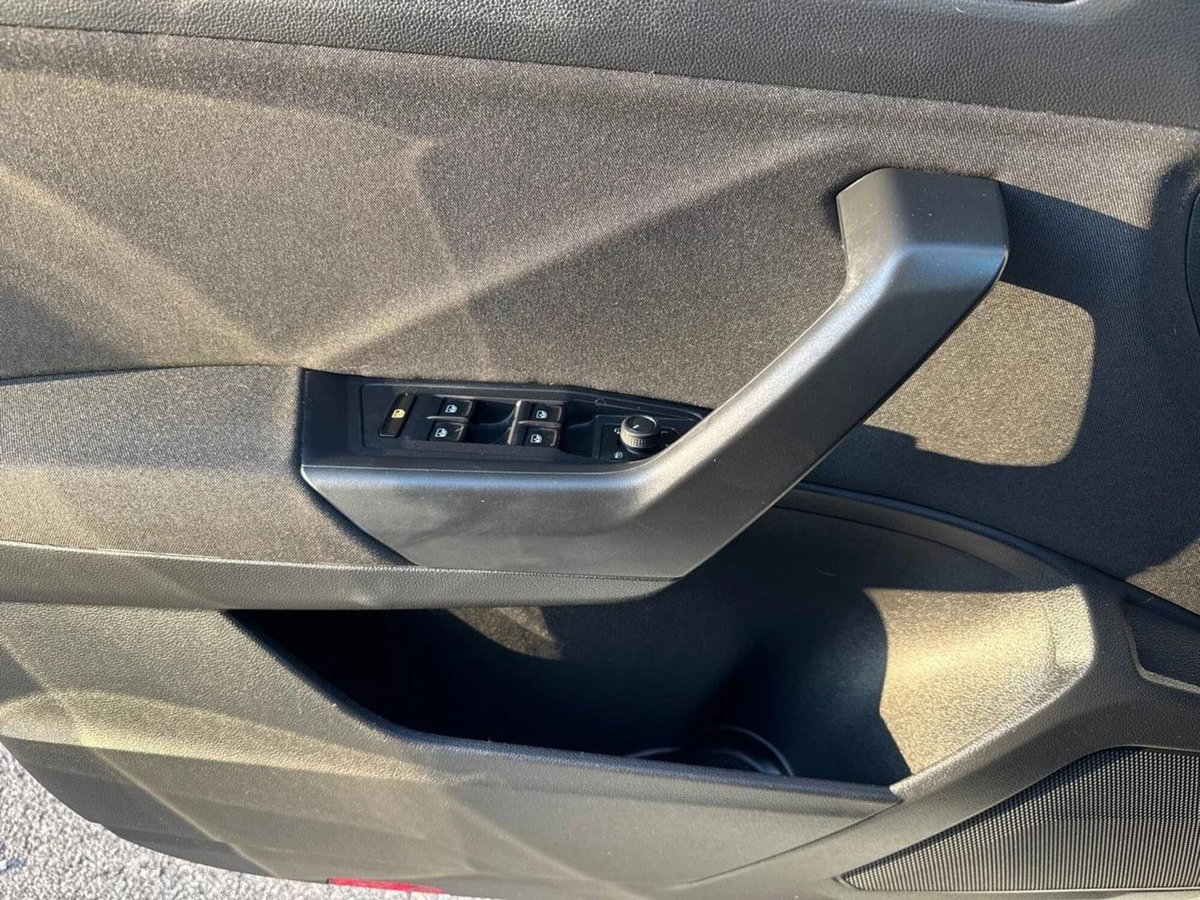 Volkswagen T-Roc 1.0 TSI Life (17)