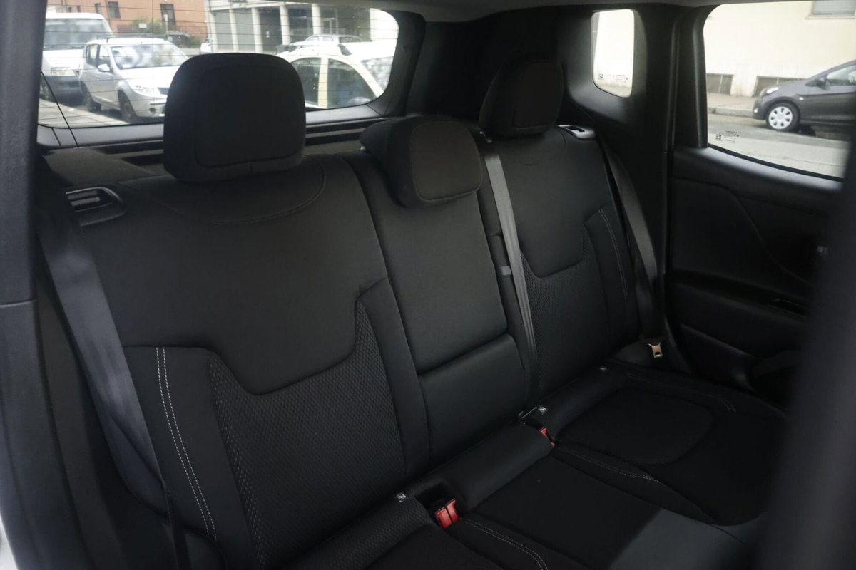 Jeep Renegade 1.6 Mjt 120 CV Limited (14)
