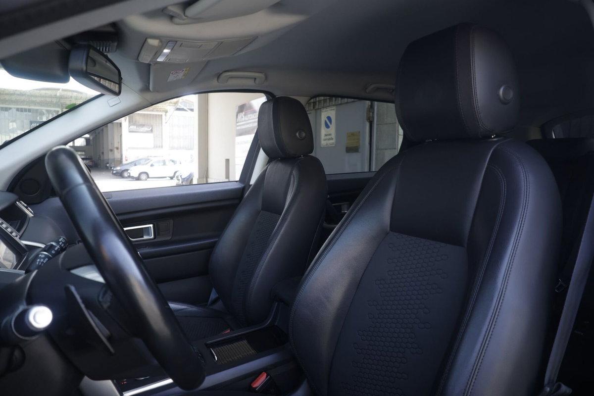 Land Rover Discovery Sport 2.0 TD4 150 CV HSE Luxury (17)