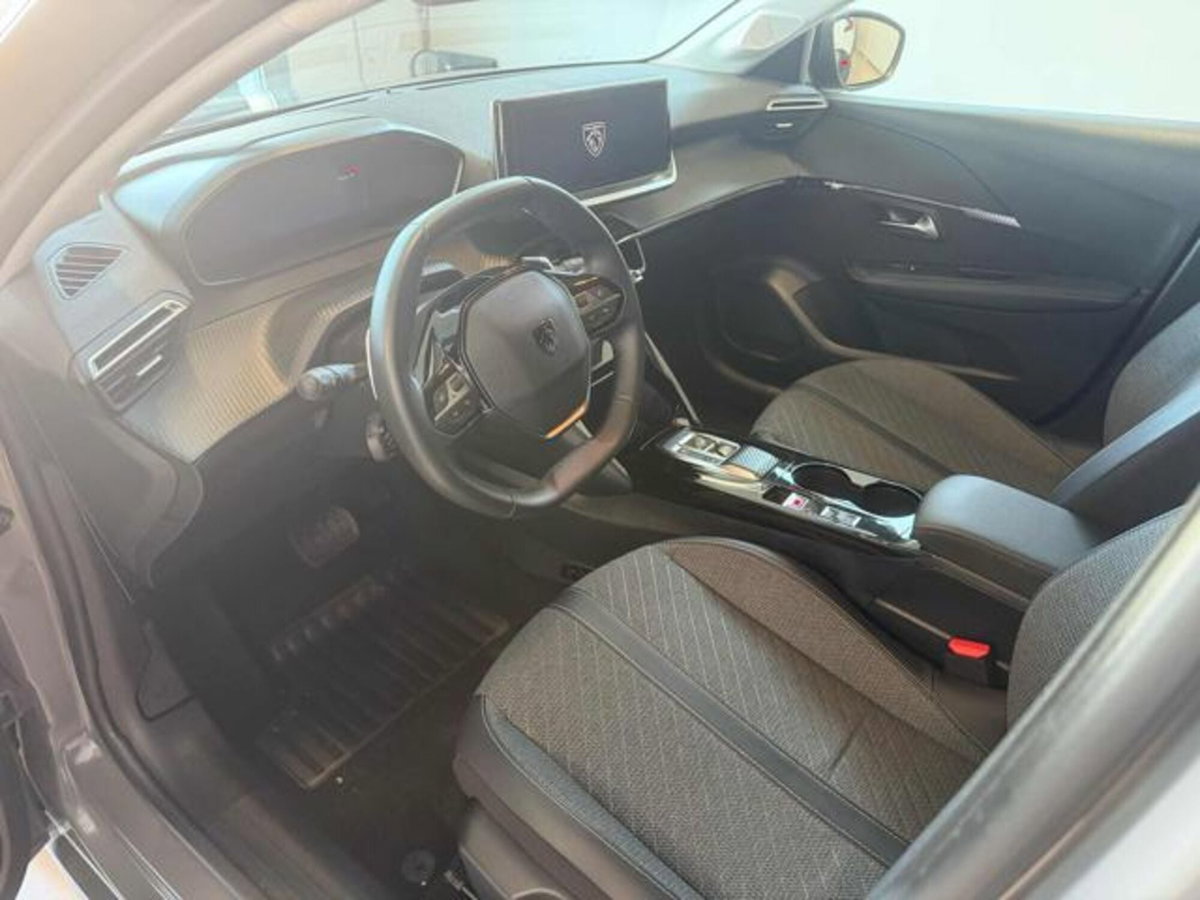 Peugeot 208 50 kWh Allure (8)