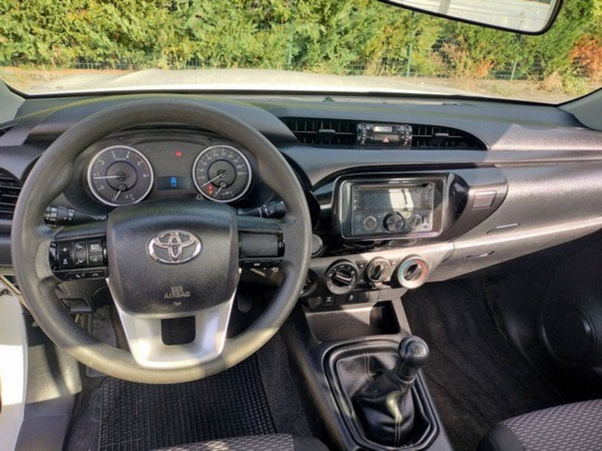Toyota Hilux 2.D-4D 4WD 2 porte Extra Cab Comfort (10)