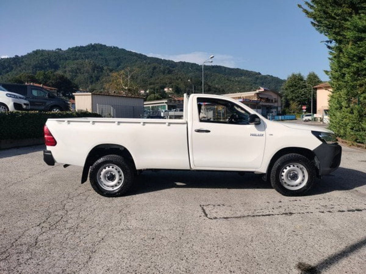 Toyota Hilux 2.D-4D 4WD 2 porte Extra Cab Comfort (4)