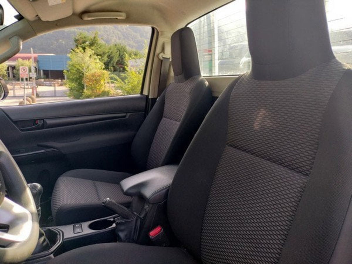 Toyota Hilux 2.D-4D 4WD 2 porte Extra Cab Comfort (9)