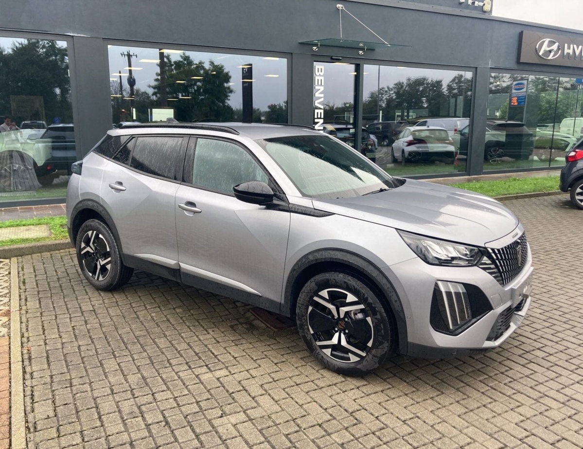 Peugeot 2008 1.2 turbo Allure 100cv (2)