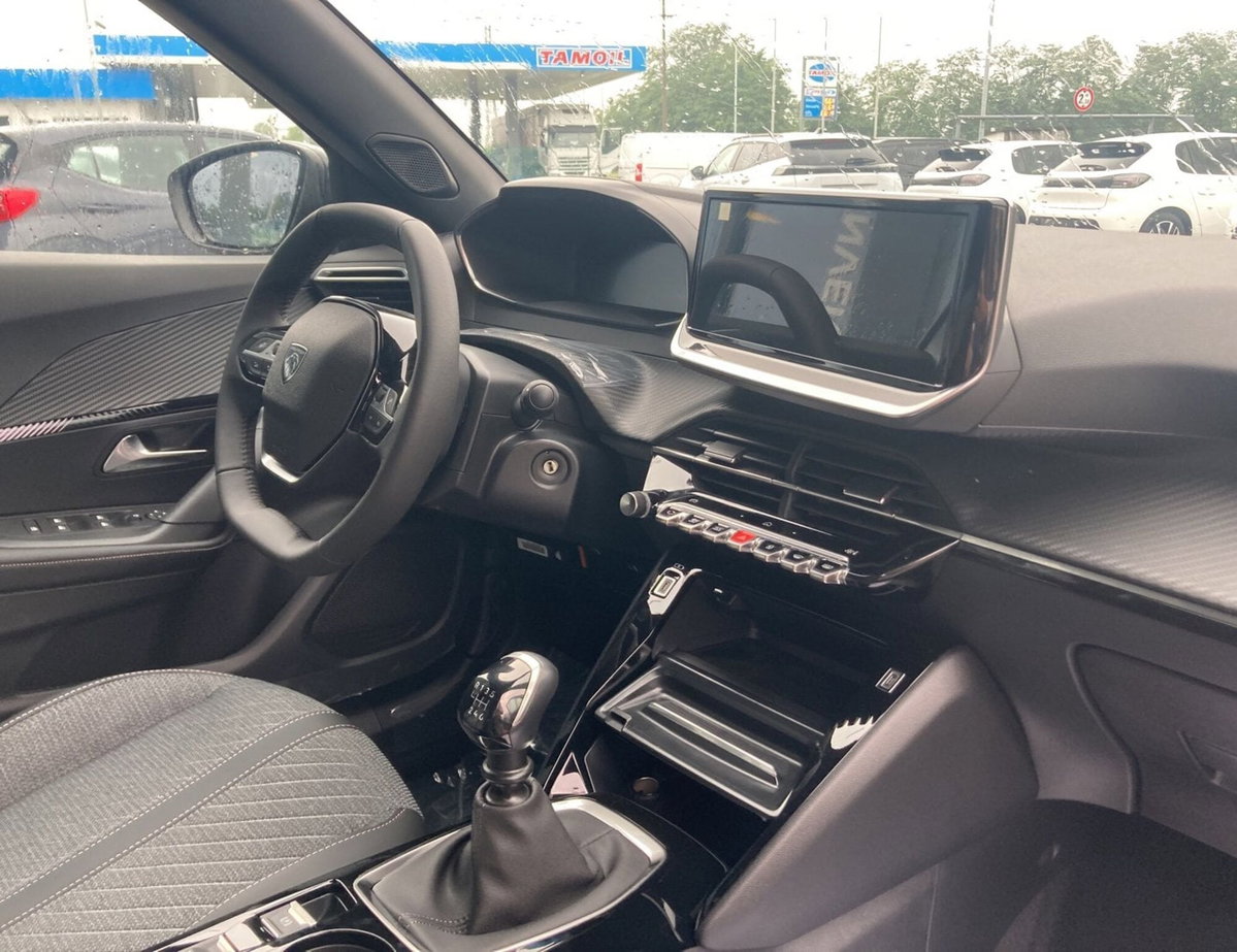 Peugeot 2008 1.2 turbo Allure 100cv (6)