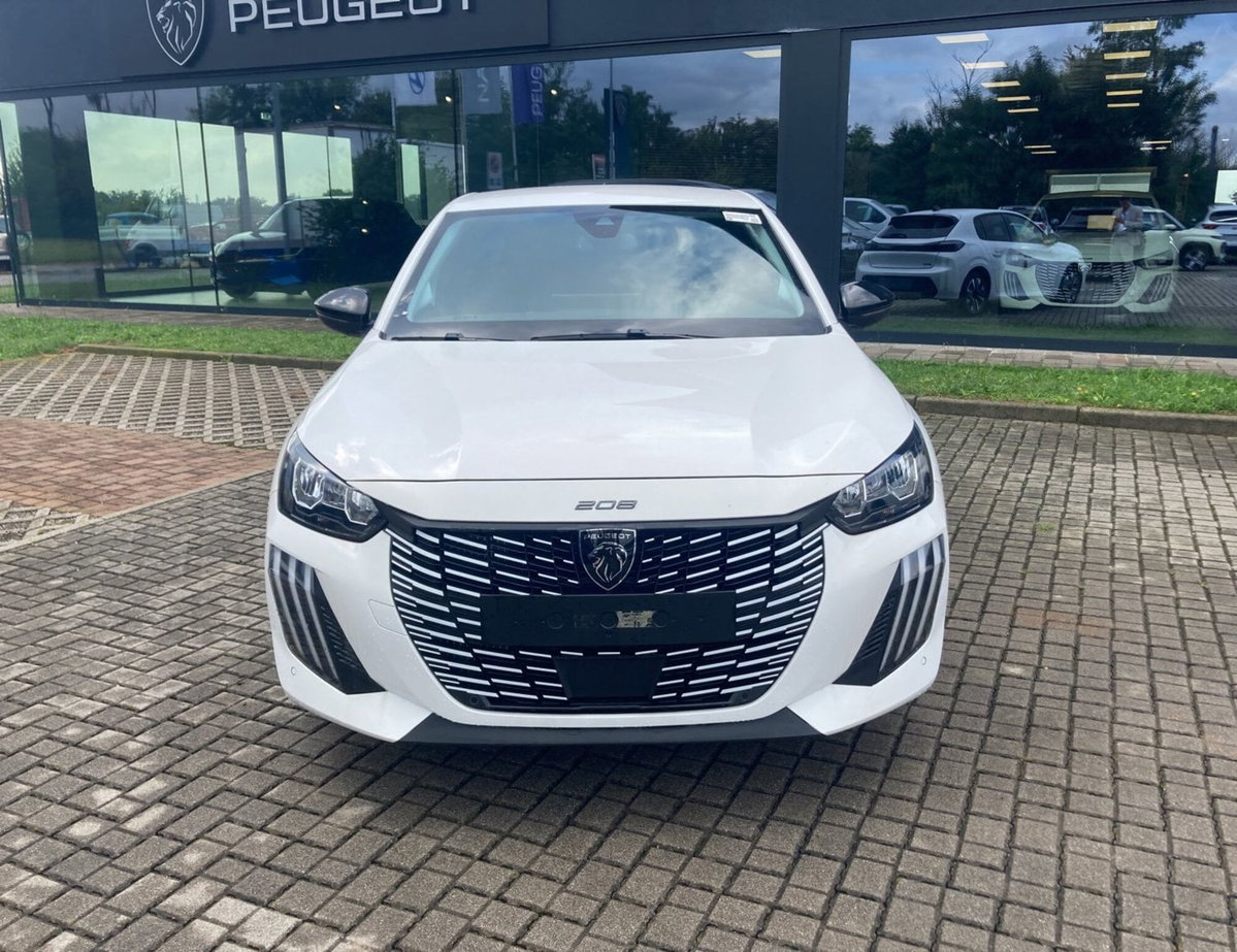 Peugeot 208 1.2 turbo Allure 100cv (3)