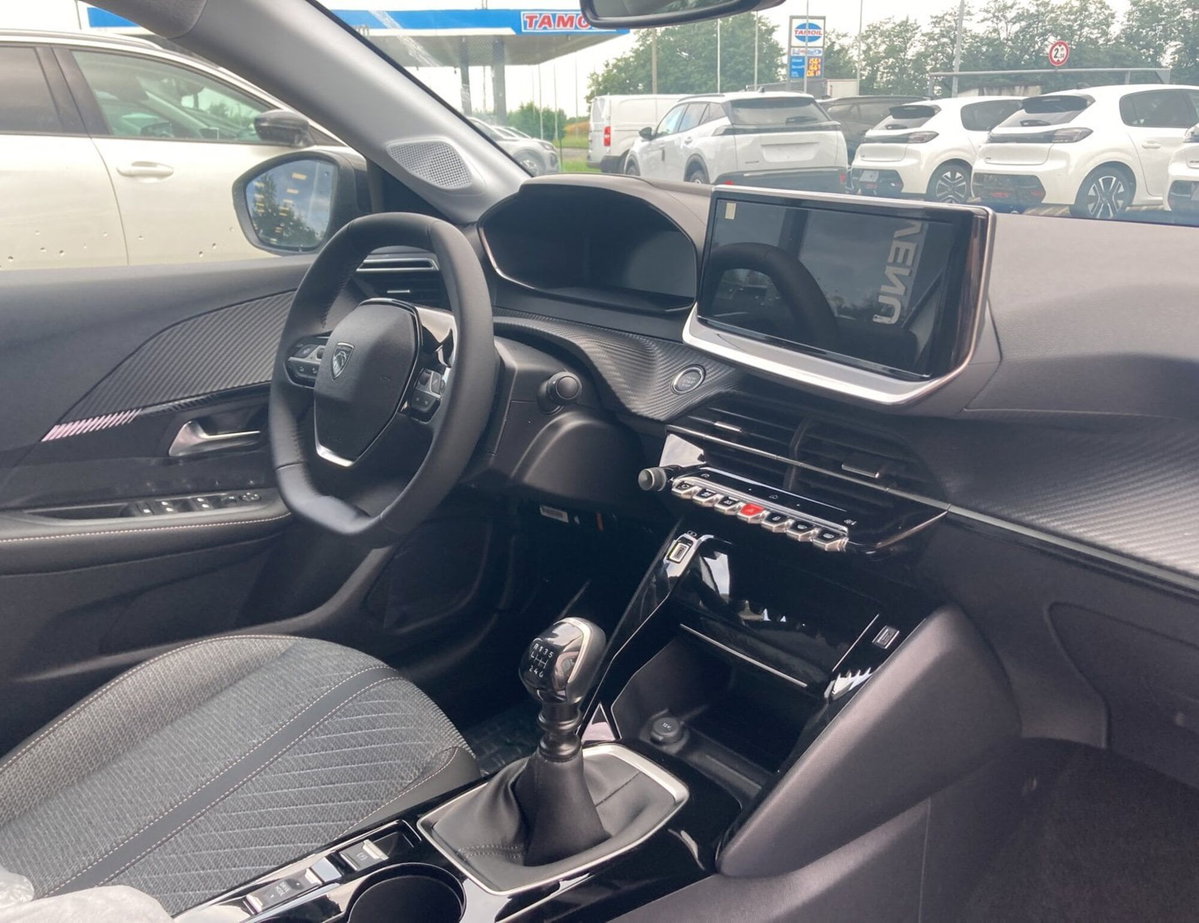 Peugeot 208 1.2 turbo Allure 100cv (6)