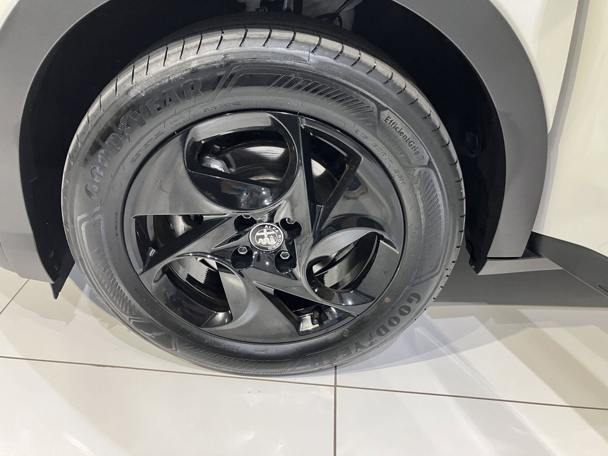 Alfa Romeo Junior 1.2 ibrida 145cv edct6 (15)