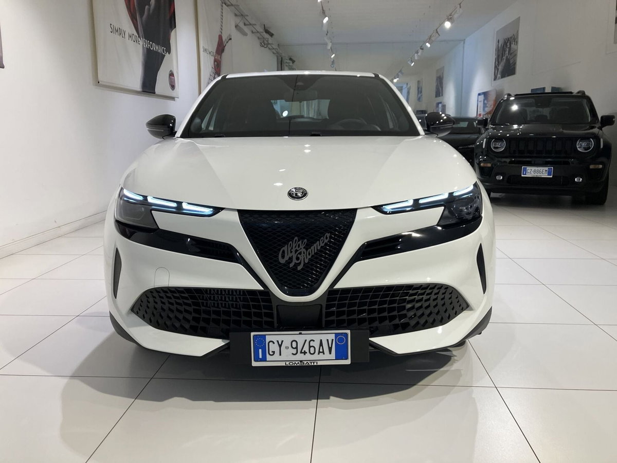 Alfa Romeo Junior 1.2 ibrida 145cv edct6 (2)