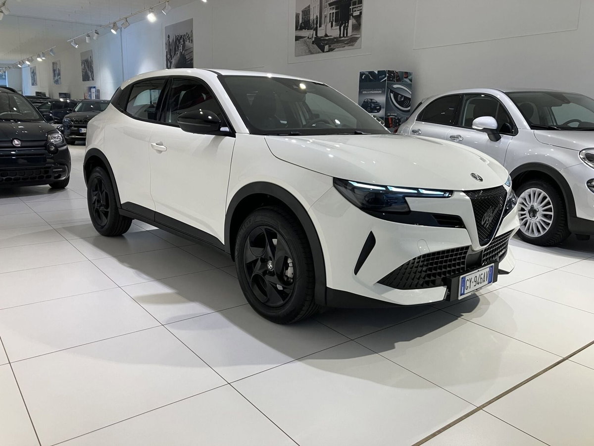 Alfa Romeo Junior 1.2 ibrida 145cv edct6 (3)