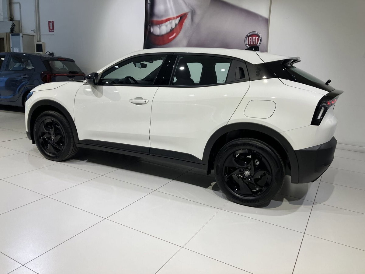 Alfa Romeo Junior 1.2 ibrida 145cv edct6 (4)
