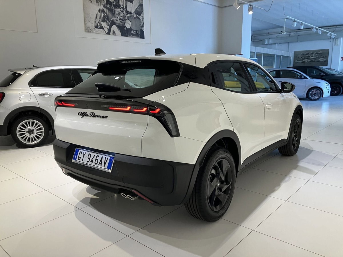 Alfa Romeo Junior 1.2 ibrida 145cv edct6 (6)