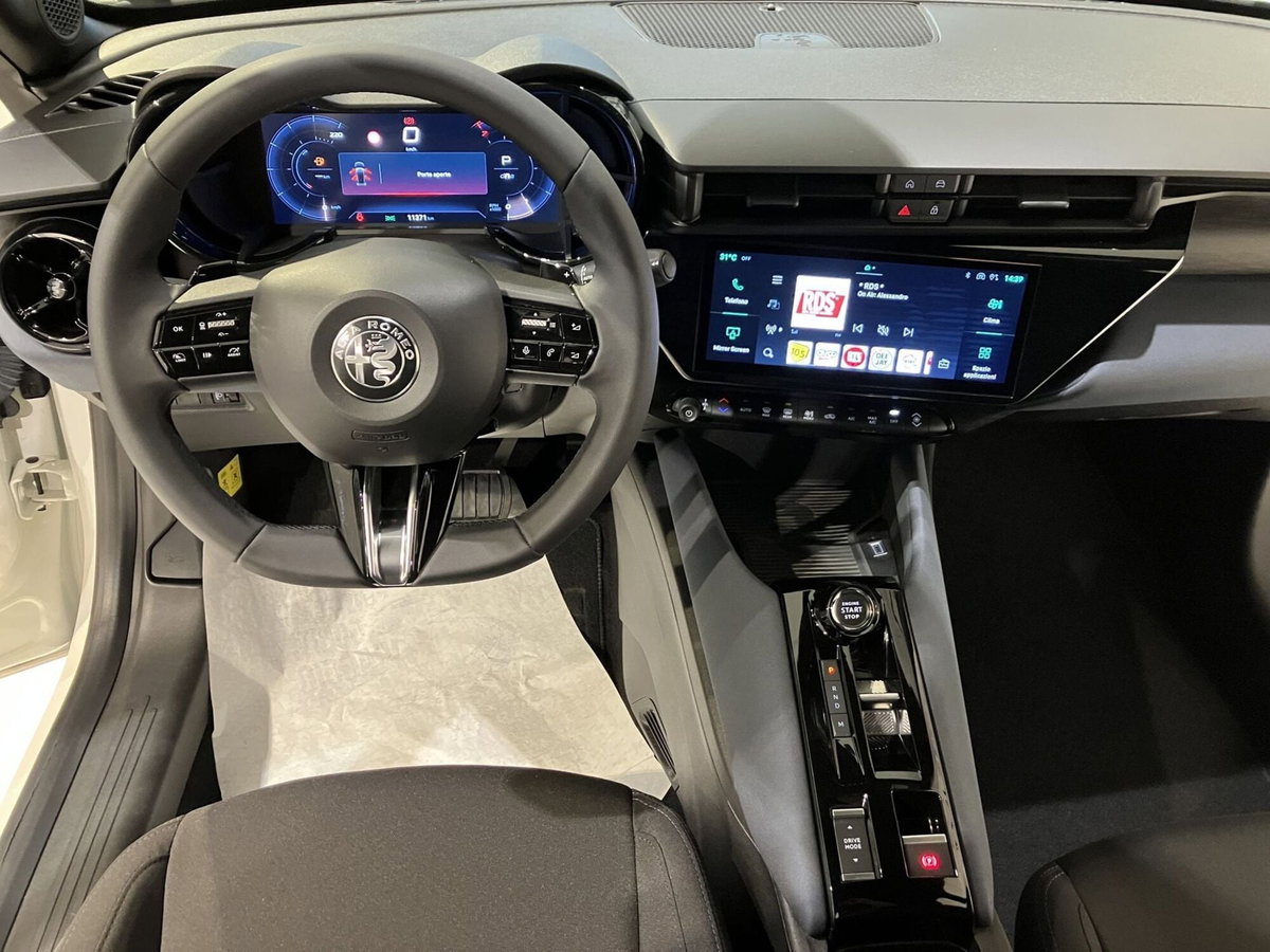 Alfa Romeo Junior 1.2 ibrida 145cv edct6 (7)