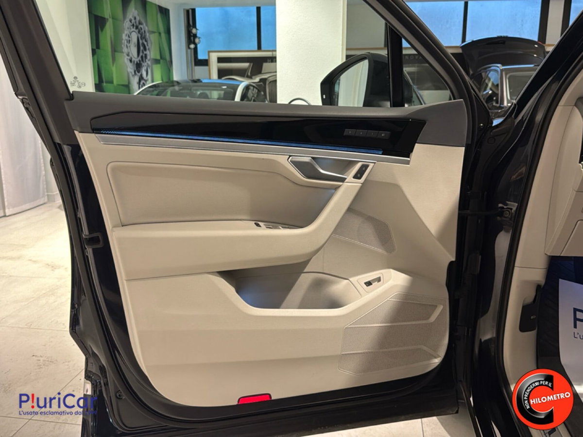 Volkswagen Touareg 3.0 V6 tdi scr Elegance 231cv auto (18)
