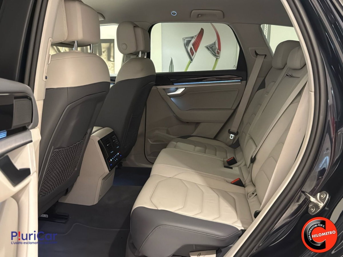 Volkswagen Touareg 3.0 V6 tdi scr Elegance 231cv auto (8)