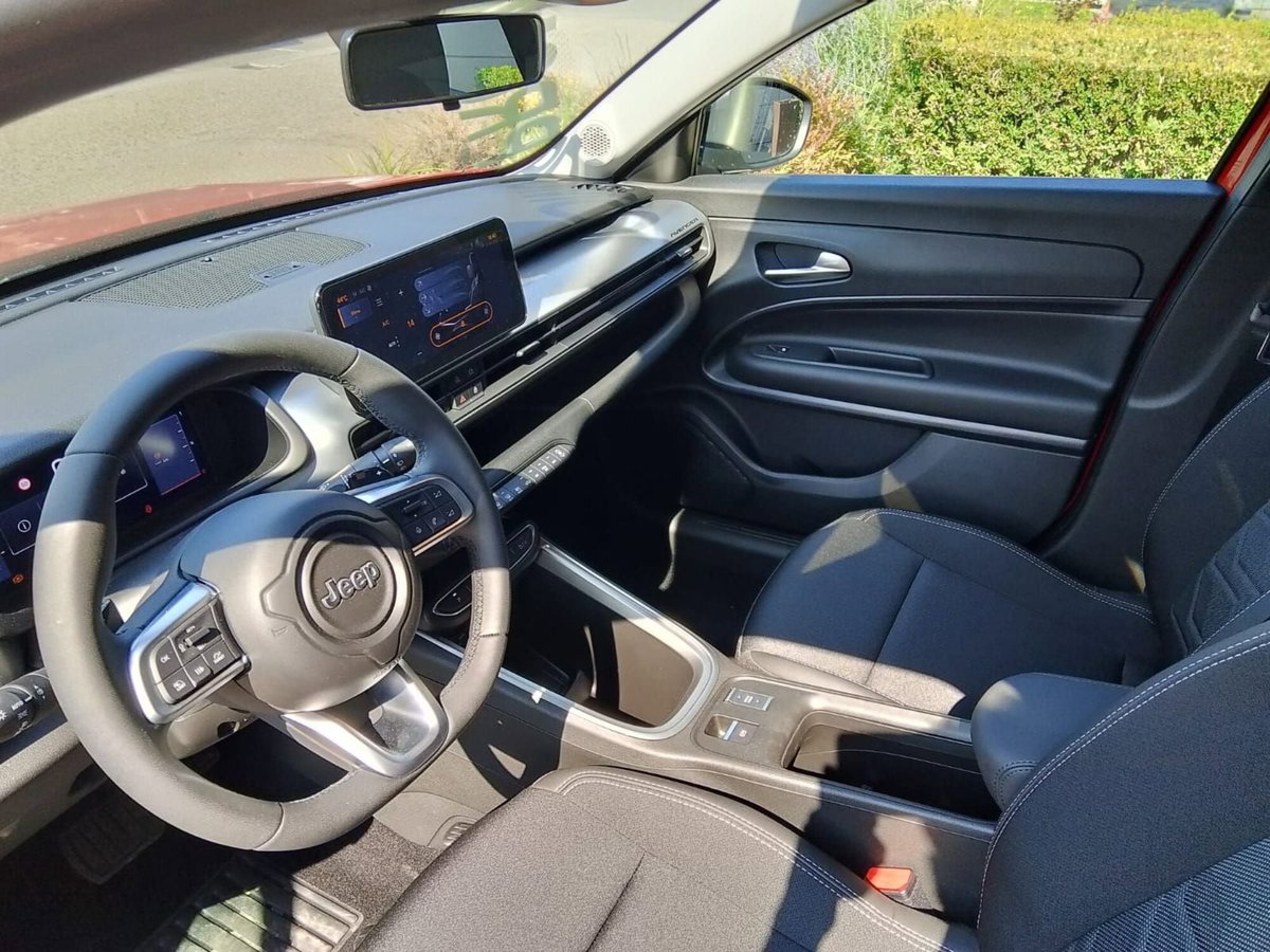 Jeep Avenger 1.2 turbo e-hybrid mhev Altitude fwd 110cv edct6 (9)