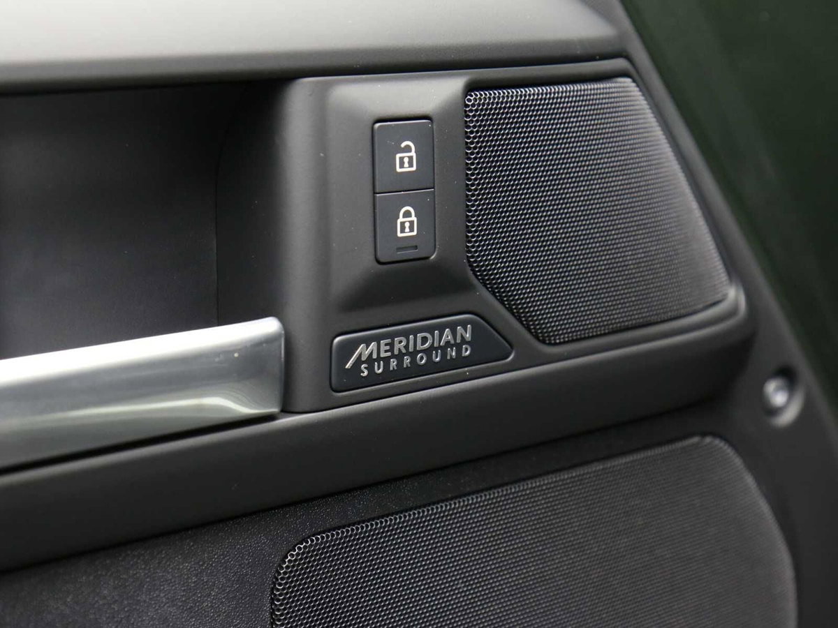 Land Rover Defender 110 3.0d i6 mhev X-Dynamic HSE awd 250cv auto (14)