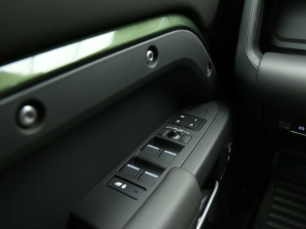 Land Rover Defender 110 3.0d i6 mhev X-Dynamic HSE awd 250cv auto (20)