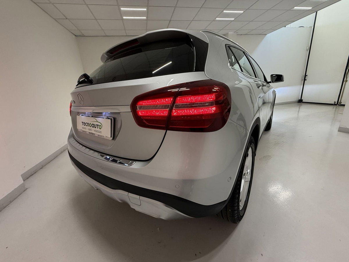Mercedes-Benz GLA SUV 200 d Sport (16)