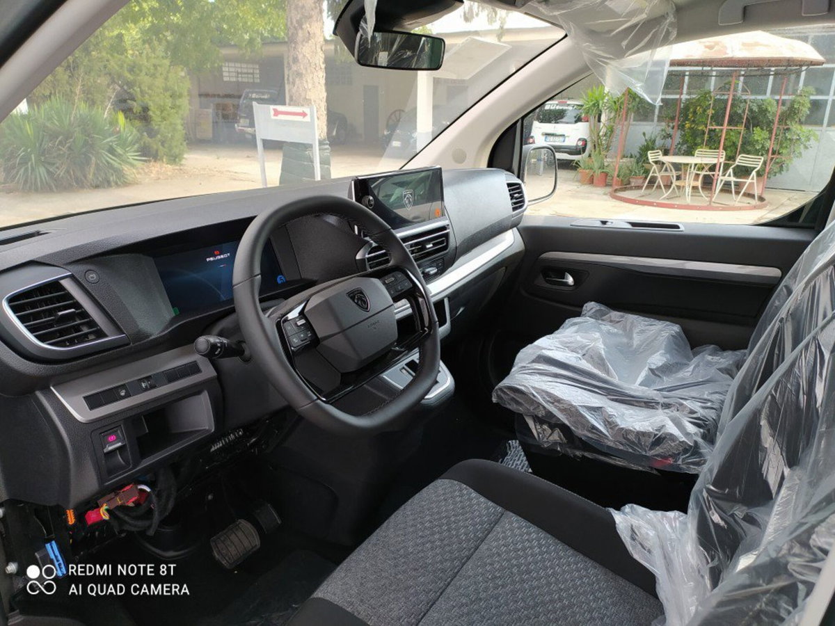 Peugeot Traveller M1 std 2.2 Bluehdi 180cv S&S Business eat8 (19)