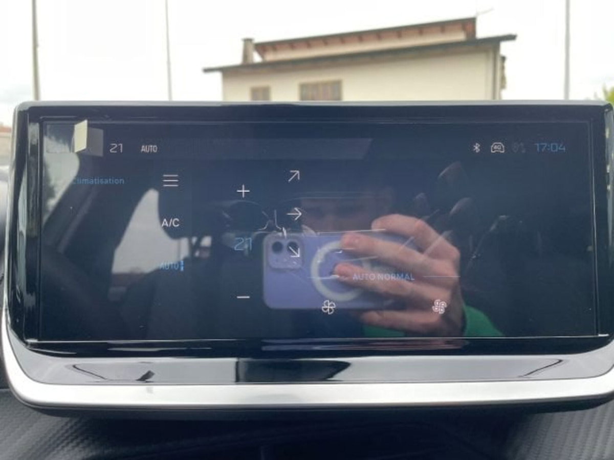 Peugeot 2008 1.2 turbo Allure 100cv (11)