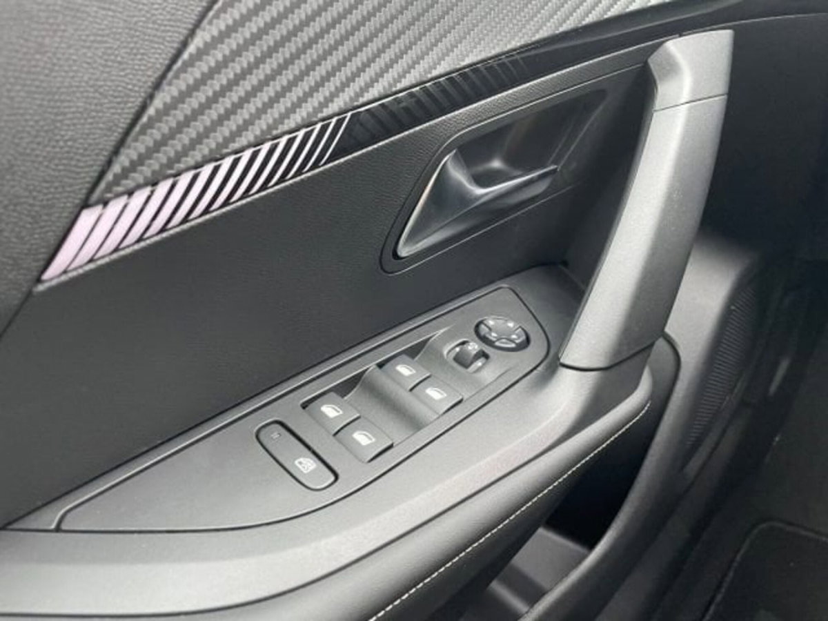 Peugeot 2008 1.2 turbo Allure 100cv (12)