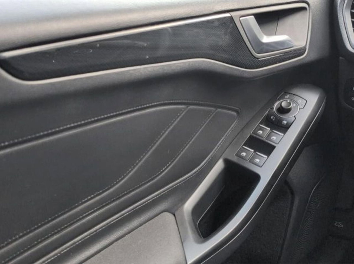 Ford Focus 1.0 EcoBoost Hybrid 125 CV Power. 5p. ST-Line Style (20)