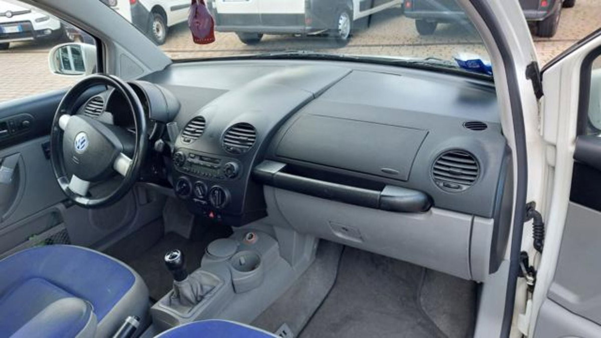 Volkswagen New Beetle TDI (9)